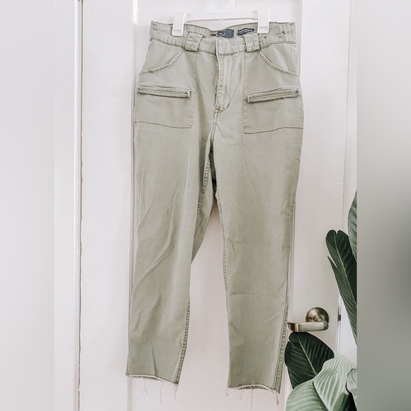 Hollister Pants - Hollister // Ultra high rise mom utility pants